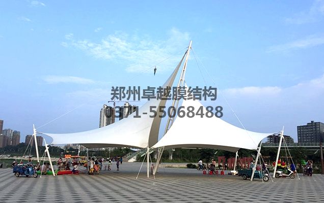 高爾夫膜結構